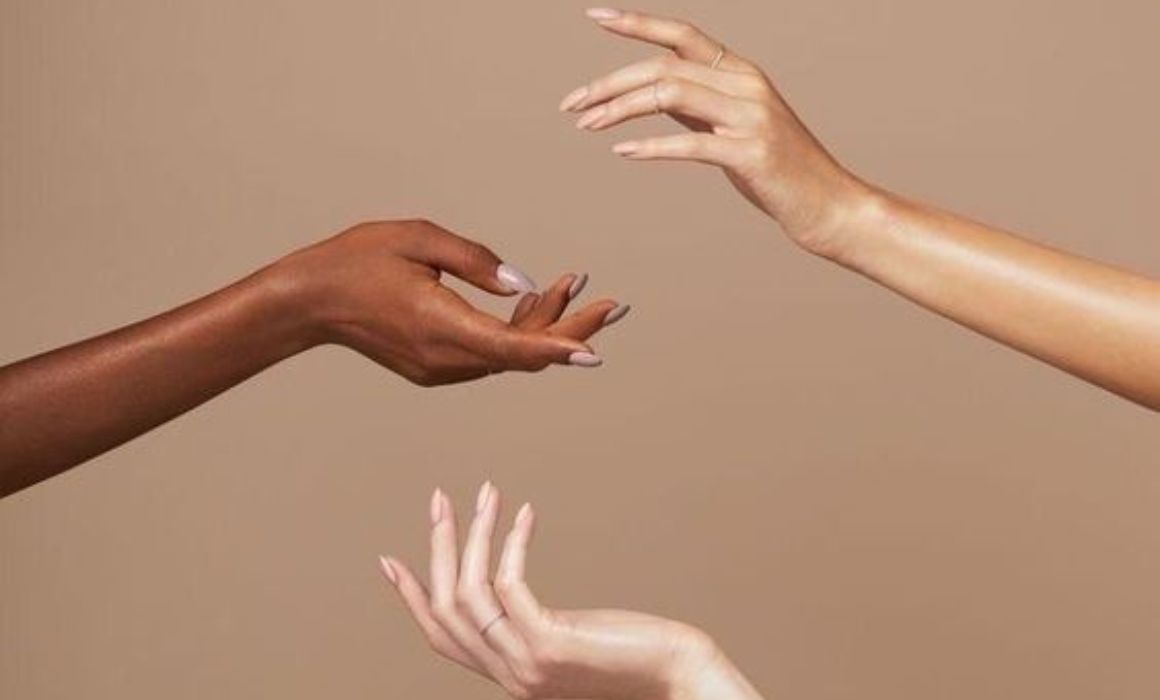 Helping hands at Skin Clinic Blyss