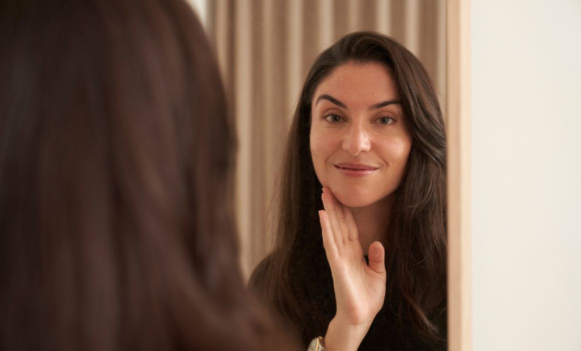 Sian Redgraves facing mirror